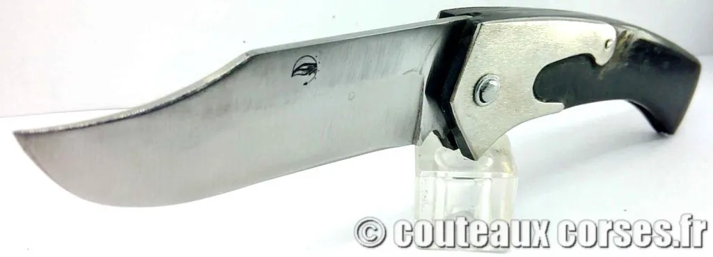Couteau artisanal corse , A Vellutini manche corne de bouc et mitres alluminium brossé couteau-corse-traditionnel-lame-acier-carbone-manche-corne-de-bouc-et-mitre-aluminium-KJOIP445-9