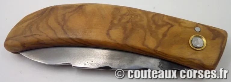 Cultella corsa manche en bois d'olivier incrustée d'une Corse en palissandre et lame en acier carbone -2 Cultella corsa manche en bois d'olivier incrustée d'une Corse en palissandre et lame en acier carbone -2