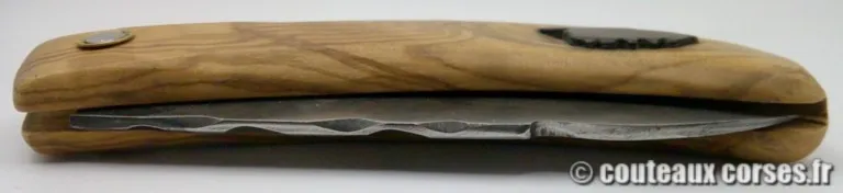 Cultella corsa manche en bois d'olivier incrustée d'une Corse en palissandre et lame en acier carbone -3 Cultella corsa manche en bois d'olivier incrustée d'une Corse en palissandre et lame en acier carbone -3