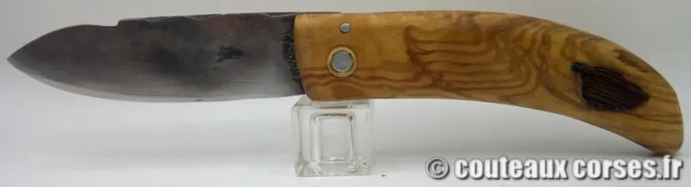 Cultella corsa manche en bois d'olivier incrustée d'une Corse en palissandre et lame en acier carbone 5 Cultella corsa manche en bois d'olivier incrustée d'une Corse en palissandre et lame en acier carbone -5